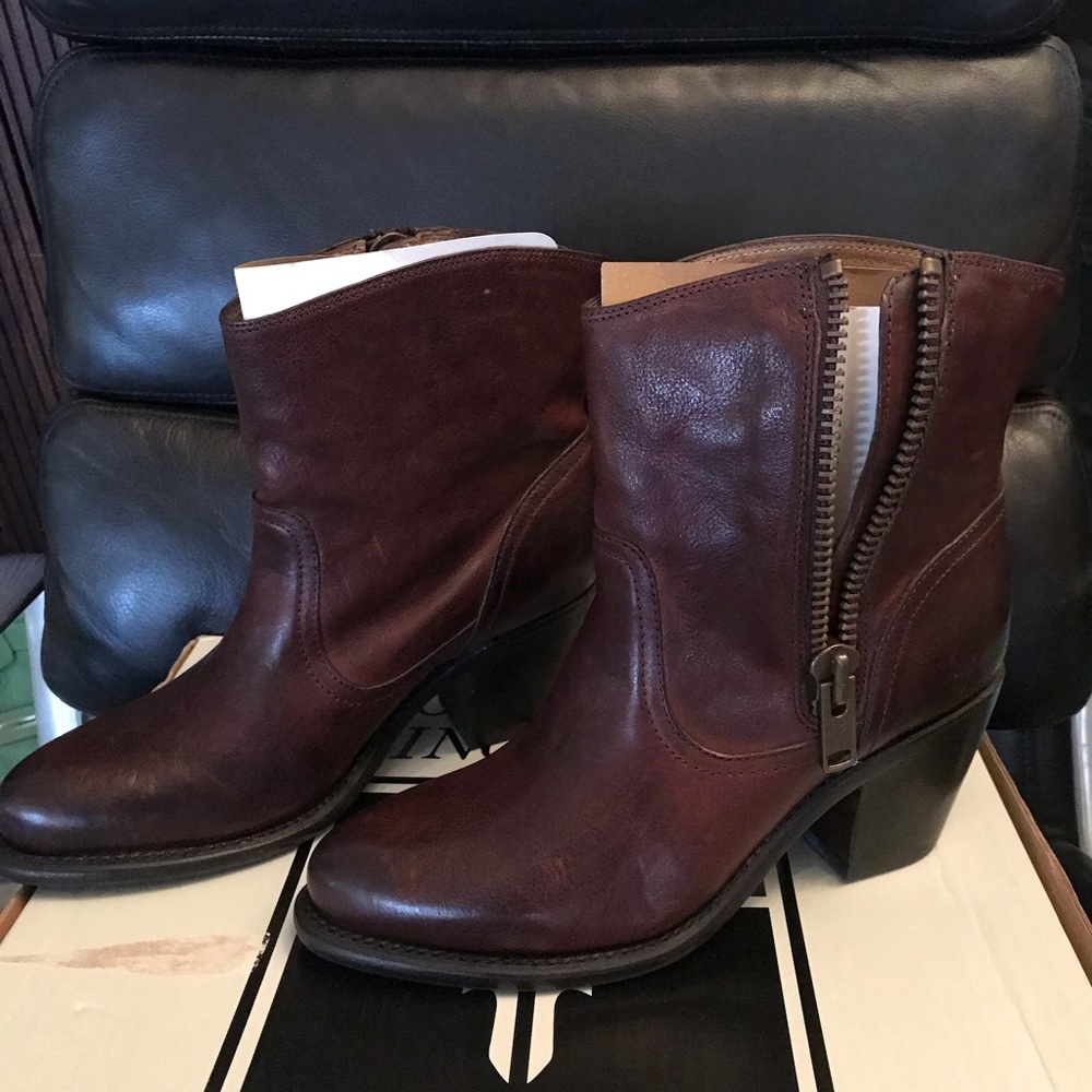 Frye Leslie Zip Boots